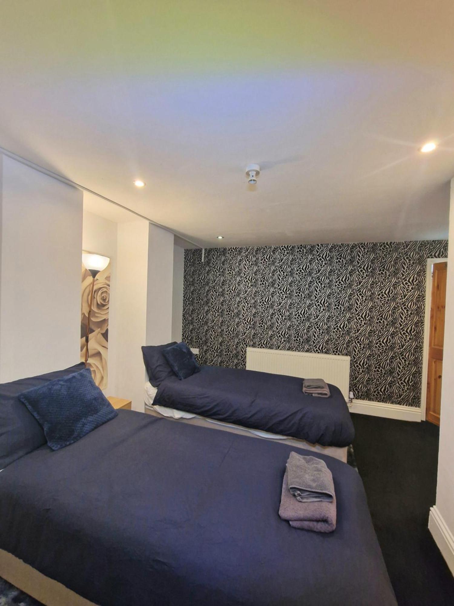 Private Courtyard Apartment In Bradford With Parking Shipley  Buitenkant foto